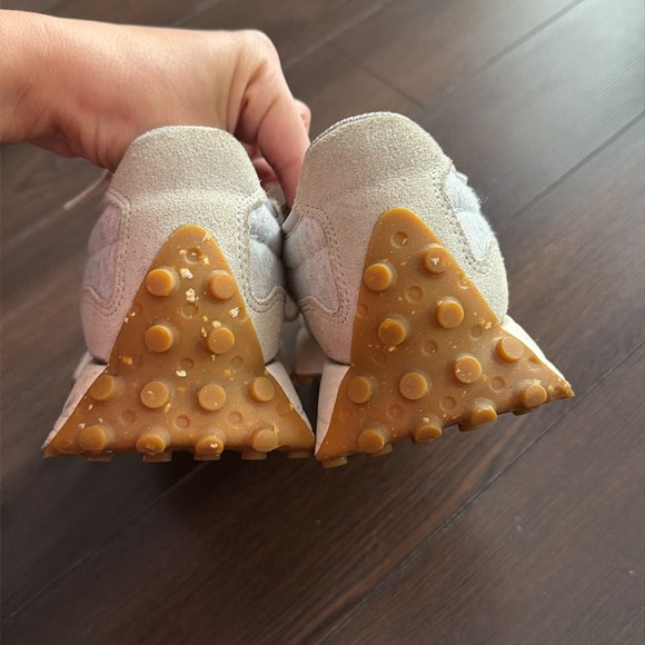 New Balance 327 - Picture 3 of 4